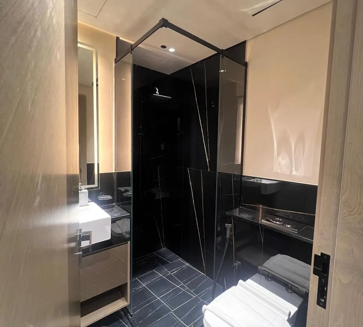 Spacious Apartment At Business Bay Canal L 10 Minutes To Dubai Mall L Burj Khalifa L Downtown