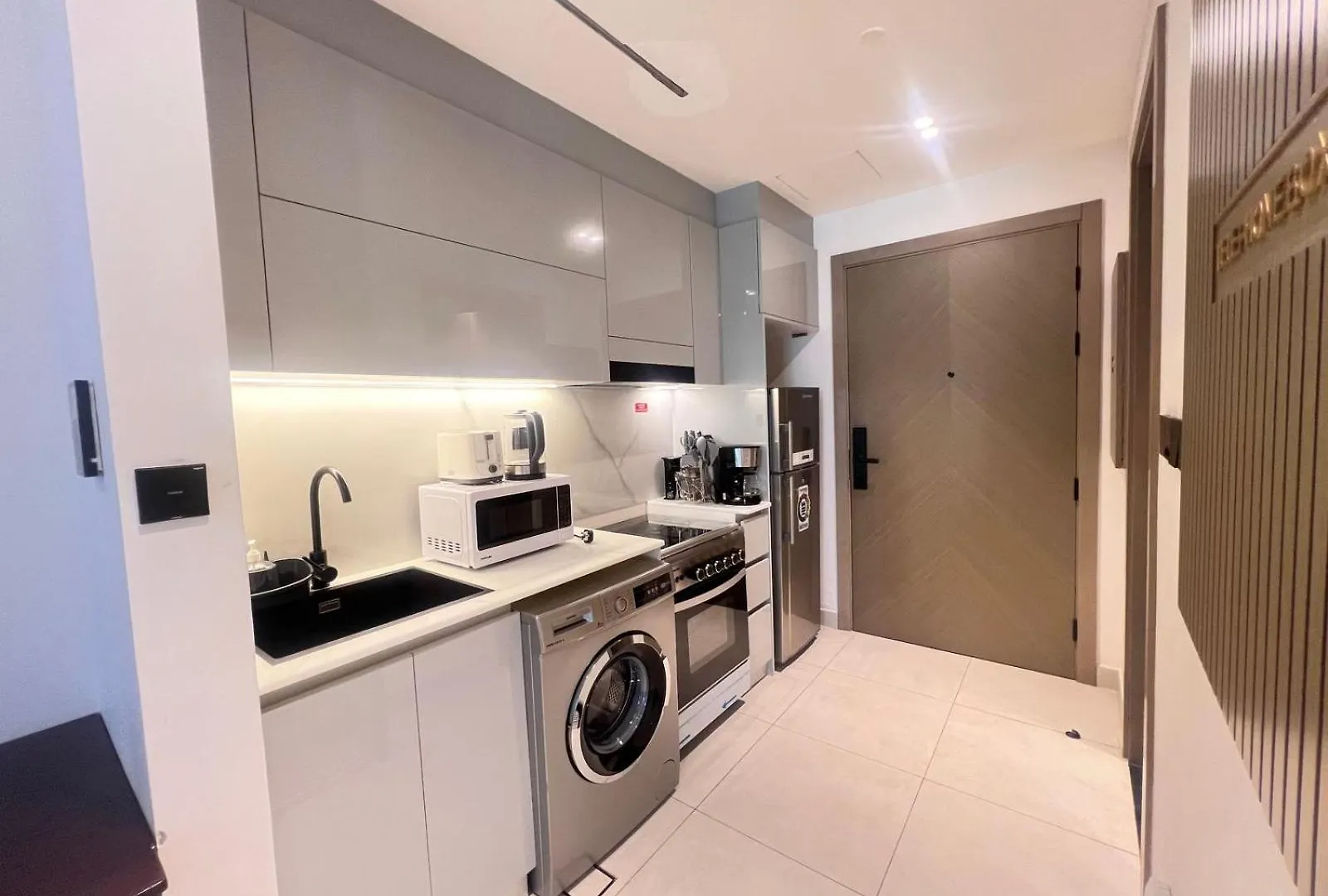 Spacious Apartment At Business Bay Canal L 10 Minutes To Dubai Mall L Burj Khalifa L Downtown