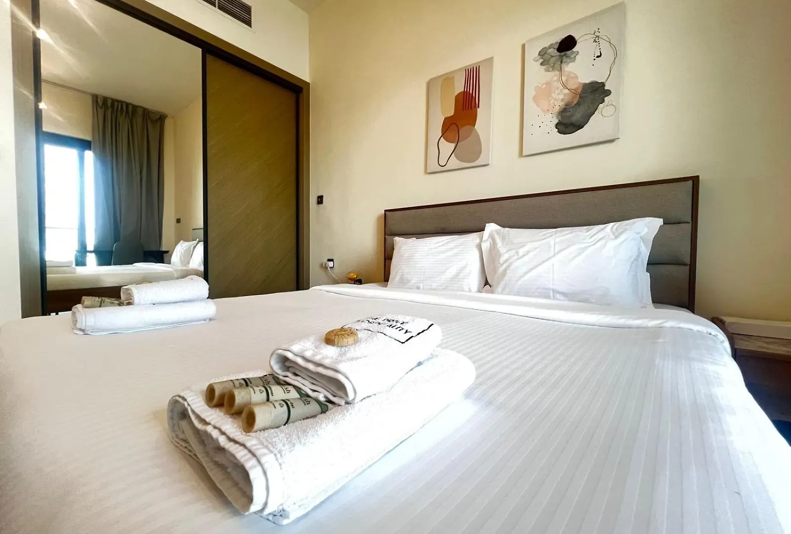 Spacious Apartment At Business Bay Canal L 10 Minutes To Dubai Mall L Burj Khalifa L Downtown United Arab Emirates