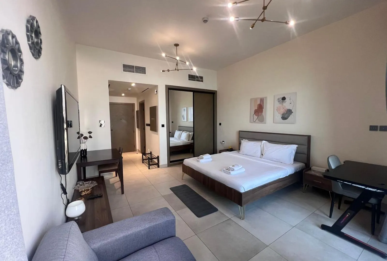 Spacious Apartment At Business Bay Canal L 10 Minutes To Dubai Mall L Burj Khalifa L Downtown