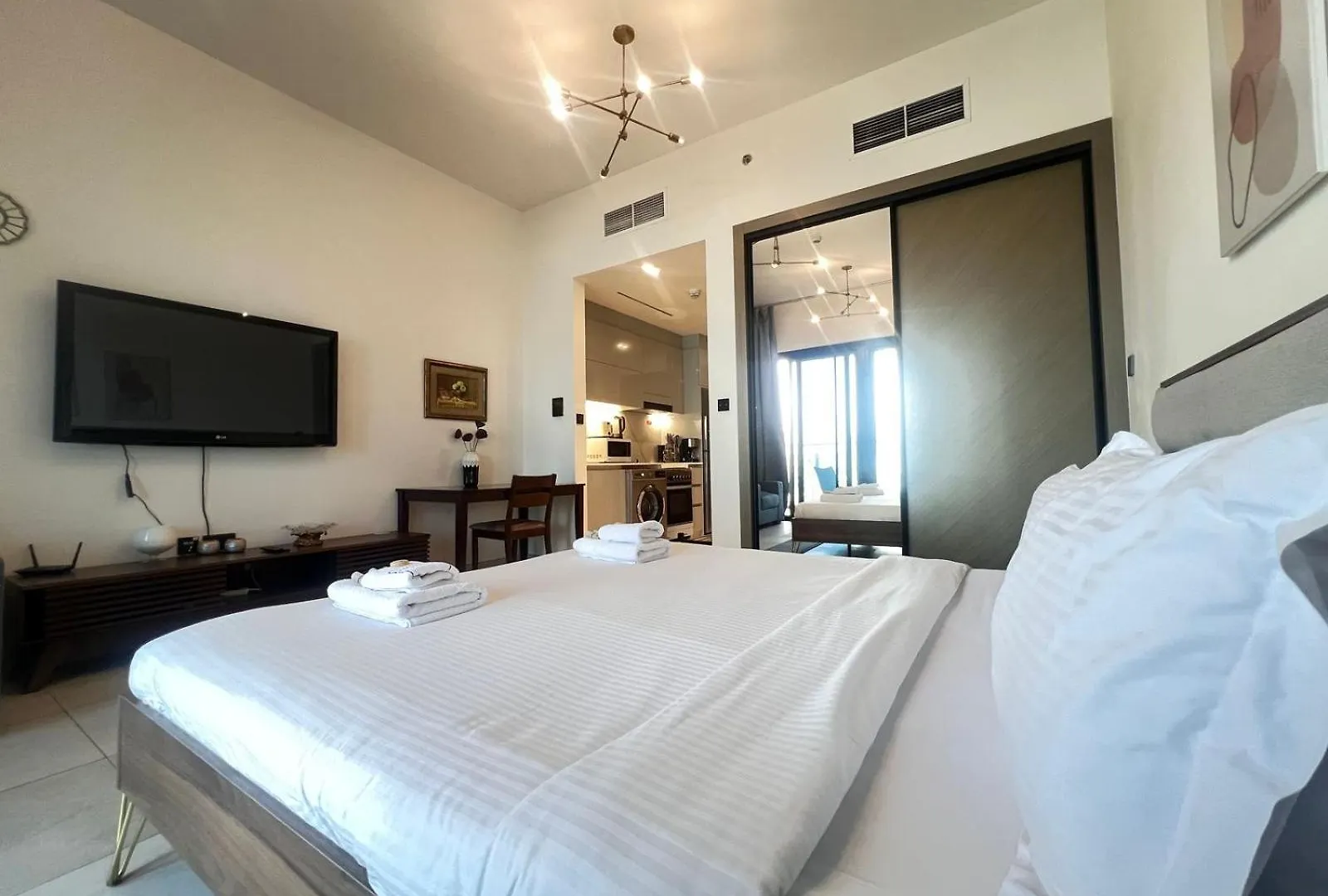 Spacious Apartment At Business Bay Canal L 10 Minutes To Dubai Mall L Burj Khalifa L Downtown