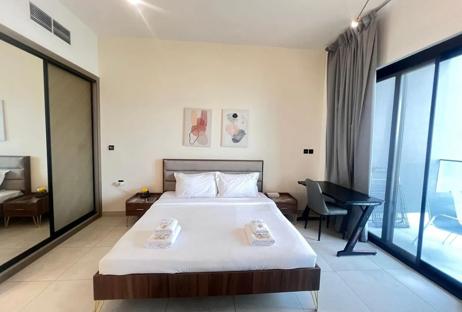 Spacious Apartment At Business Bay Canal L 10 Minutes To Dubai Mall L Burj Khalifa L Downtown 0*,