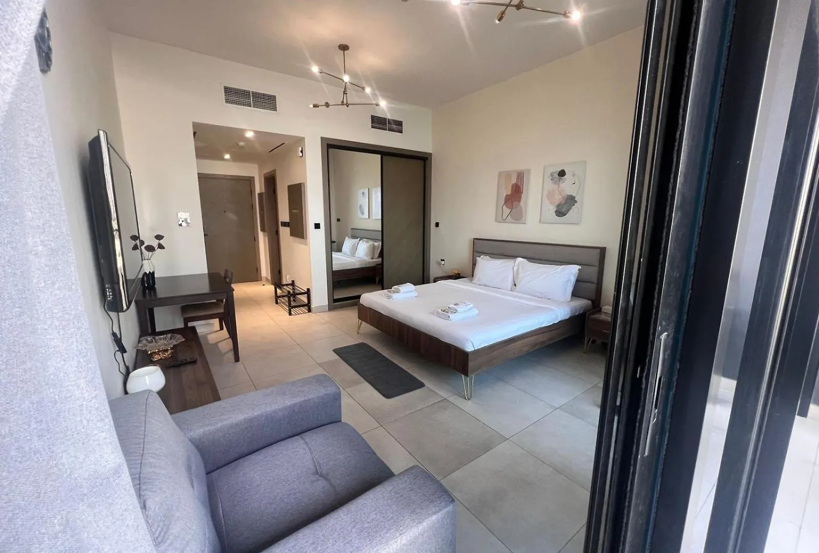 Spacious Apartment At Business Bay Canal L 10 Minutes To Dubai Mall L Burj Khalifa L Downtown